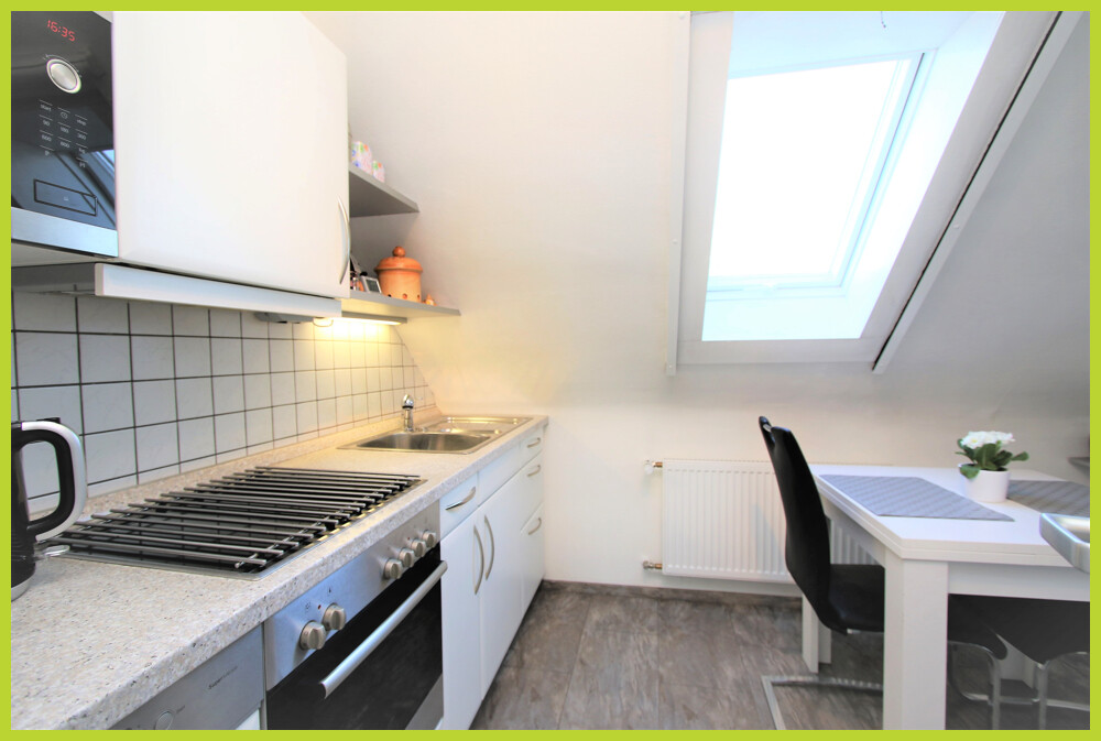 Küche mit Einbauküche