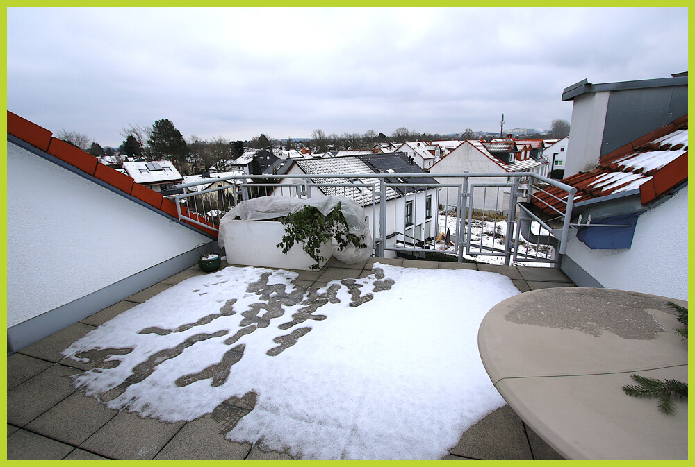 große, private Dachterrasse in Süd-Ost Ausrichtung