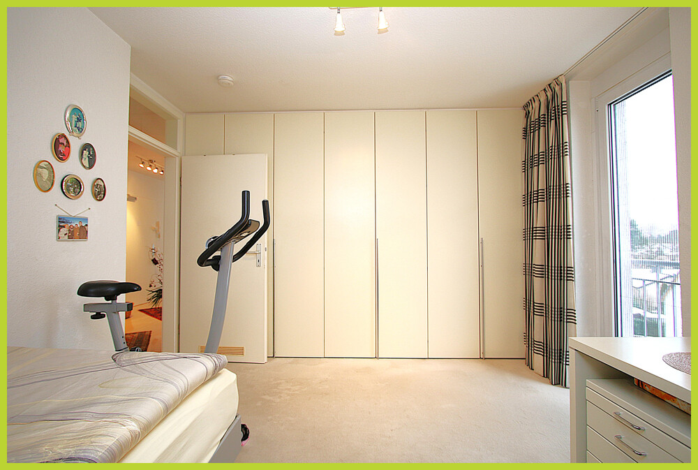 Schlafzimmer mit Einbauschrank