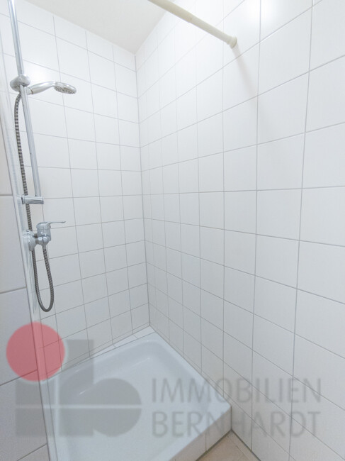 Bad-Dusche