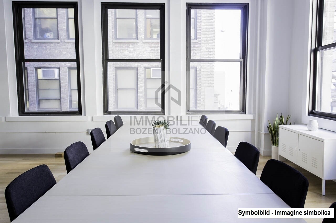 chairs-2181916_1280