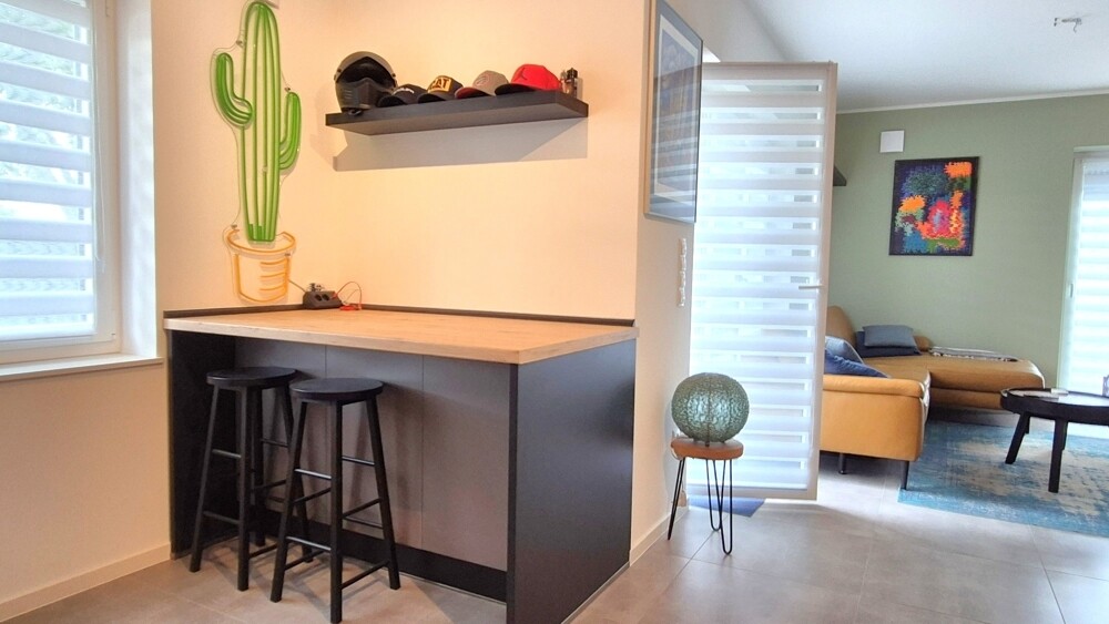 offener Wohn-/ Ess- / Kochbereich mit Zugang zur angelegten Terrasse