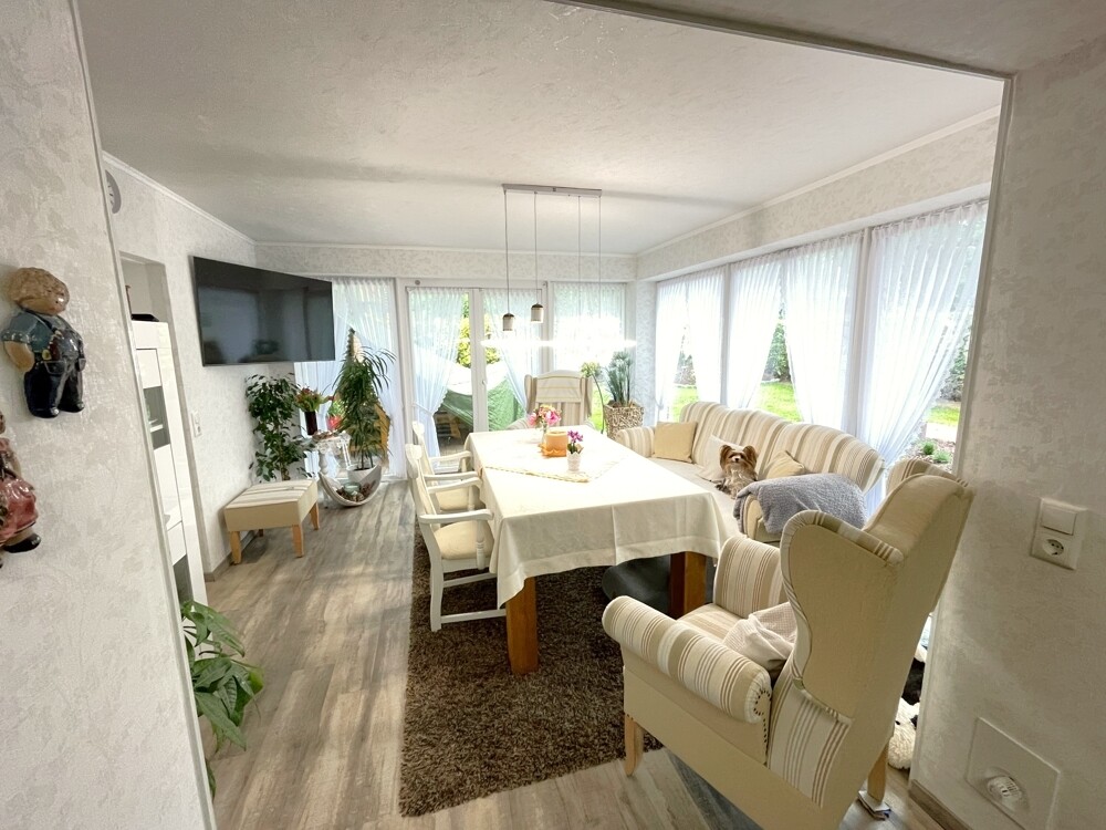 EG: offener Küchen-/Essbereich