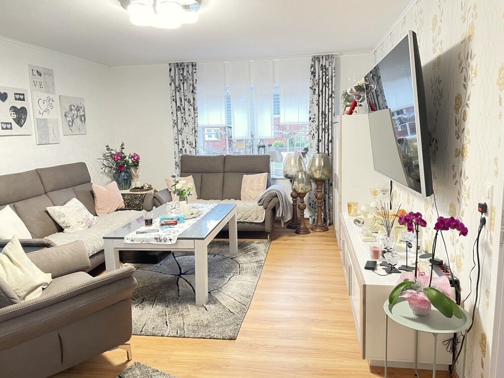 EG: Wohnen mit Zugang zum zusätzlichen Esszimmer