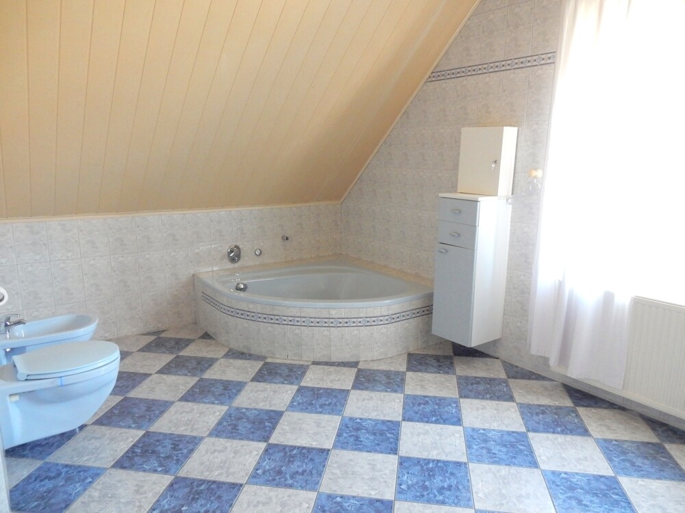 DG: Bad mit Eckwanne