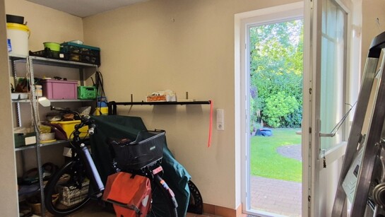Garage mit Geräteraum (mit Zugang zum Garten)
