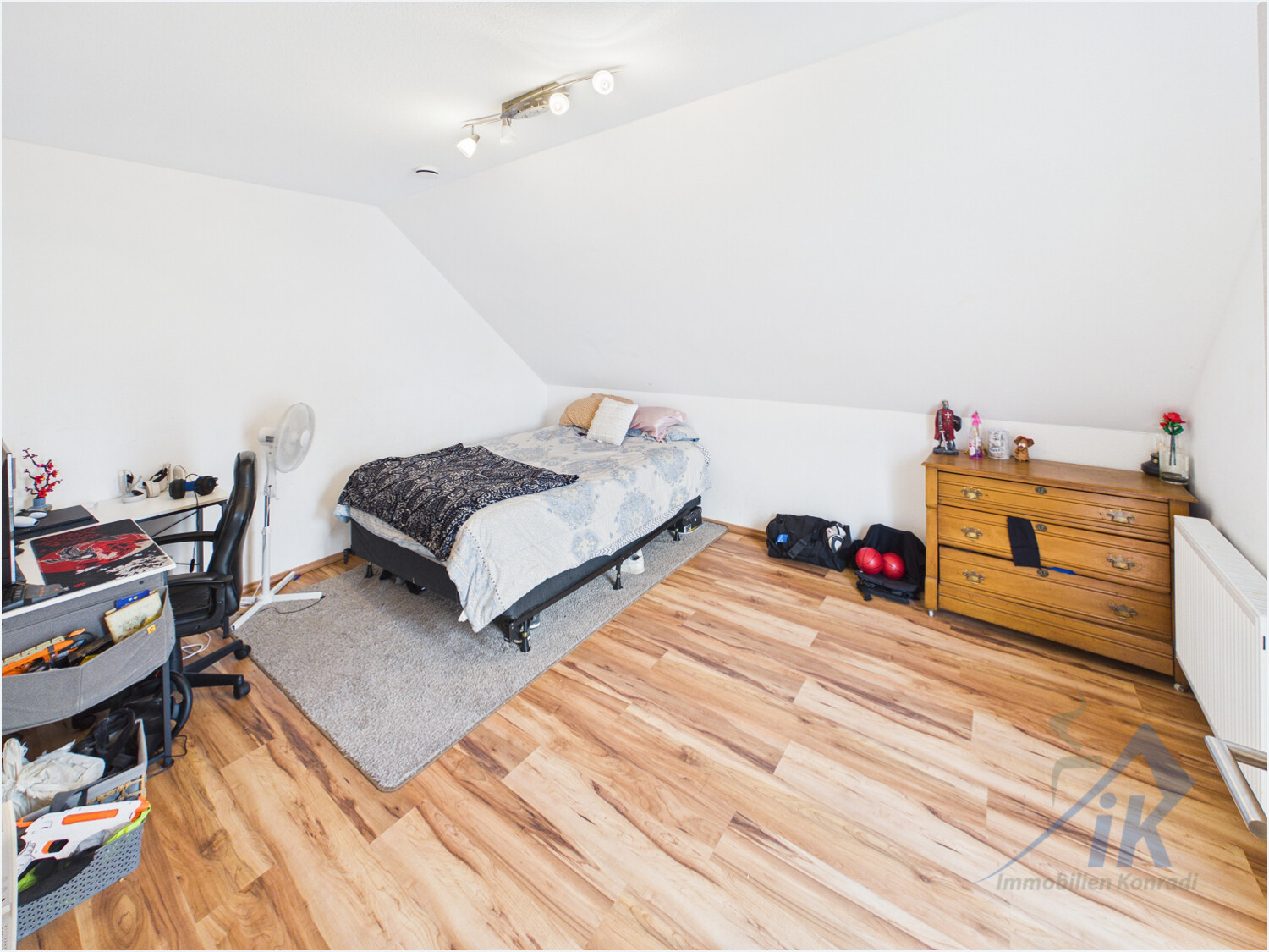 Schlafzimmer DG