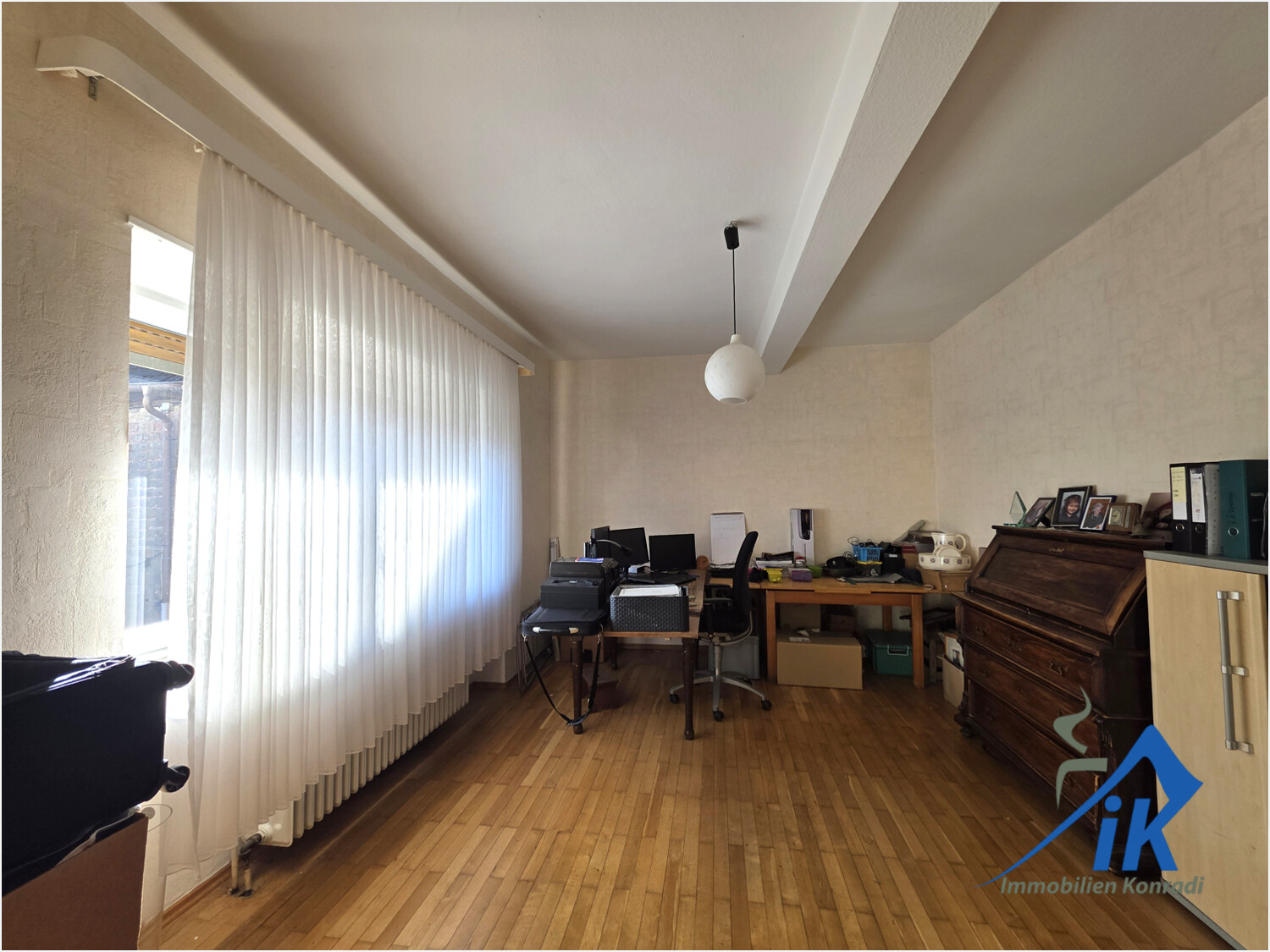 Büro EG