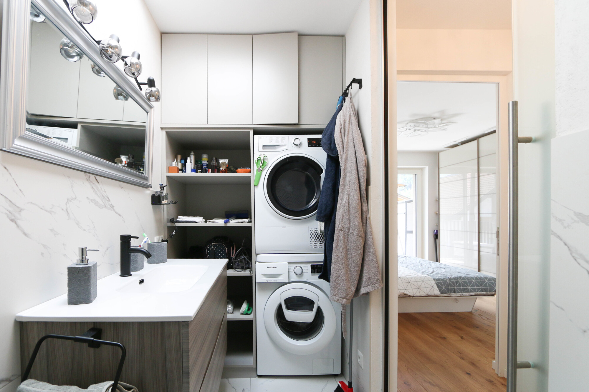 bathroom/