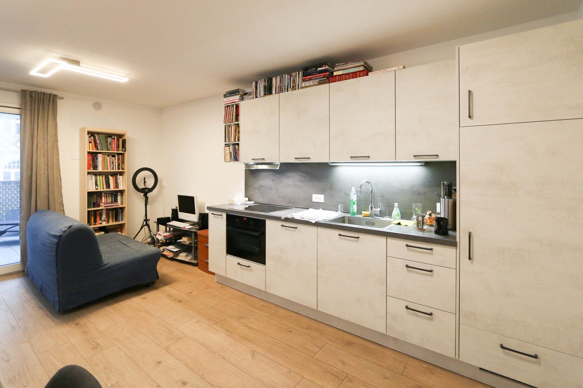 Wohn-/Schlaf-/Esszimmer/