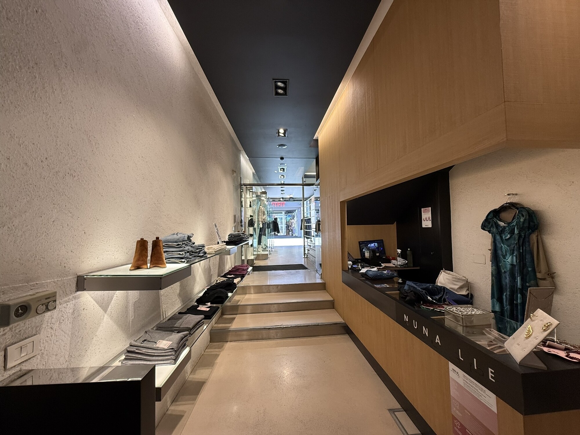 entrance/