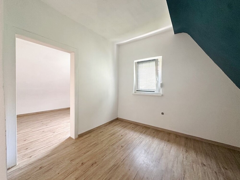 Zimmer 2 im DG (Durchgangszimmer)