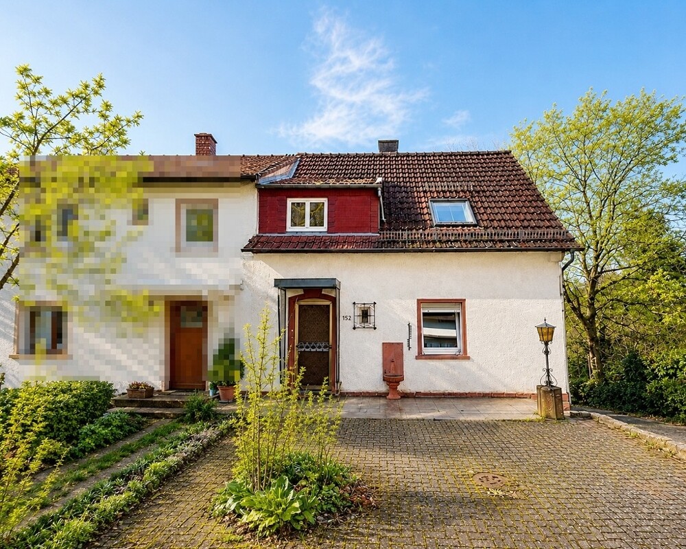 Außenansicht mit Hof