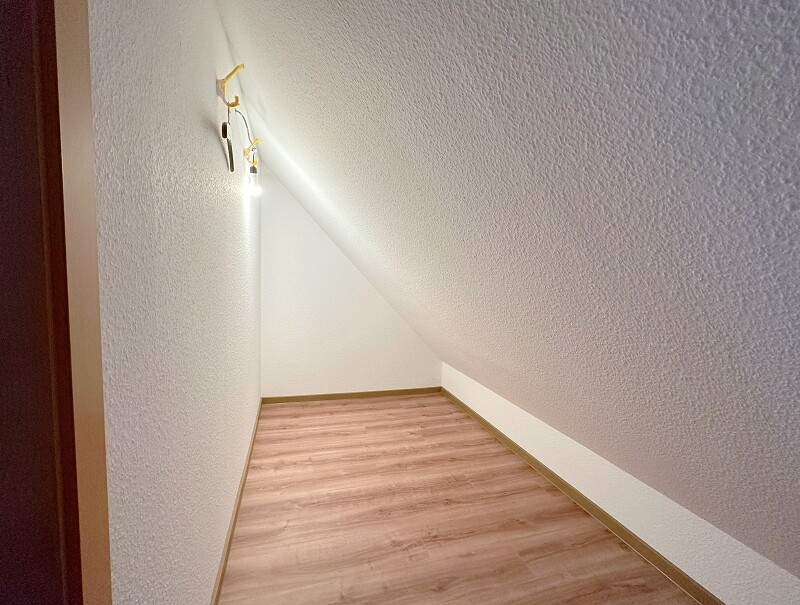 Begehbarer Kleiderschrank DG Hofeingang