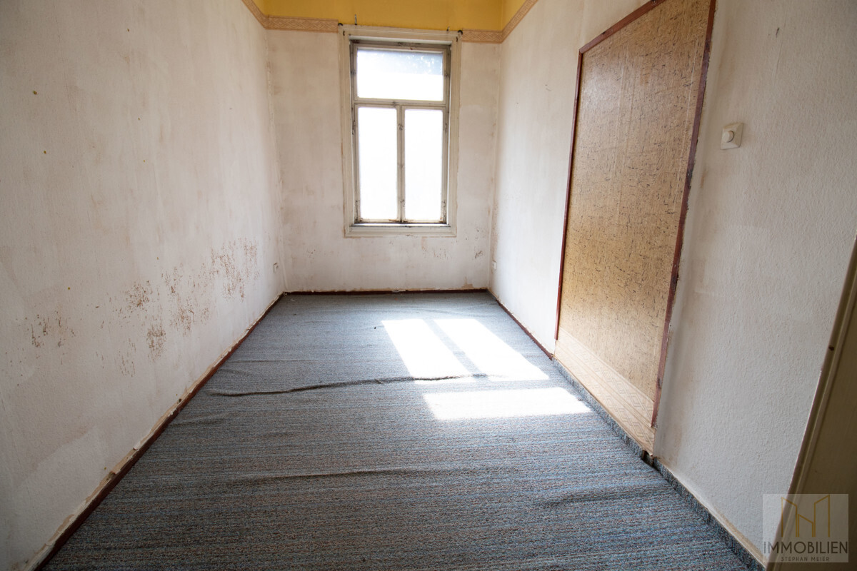 Rechter Eingang - Wohnung OG Zimmer 1