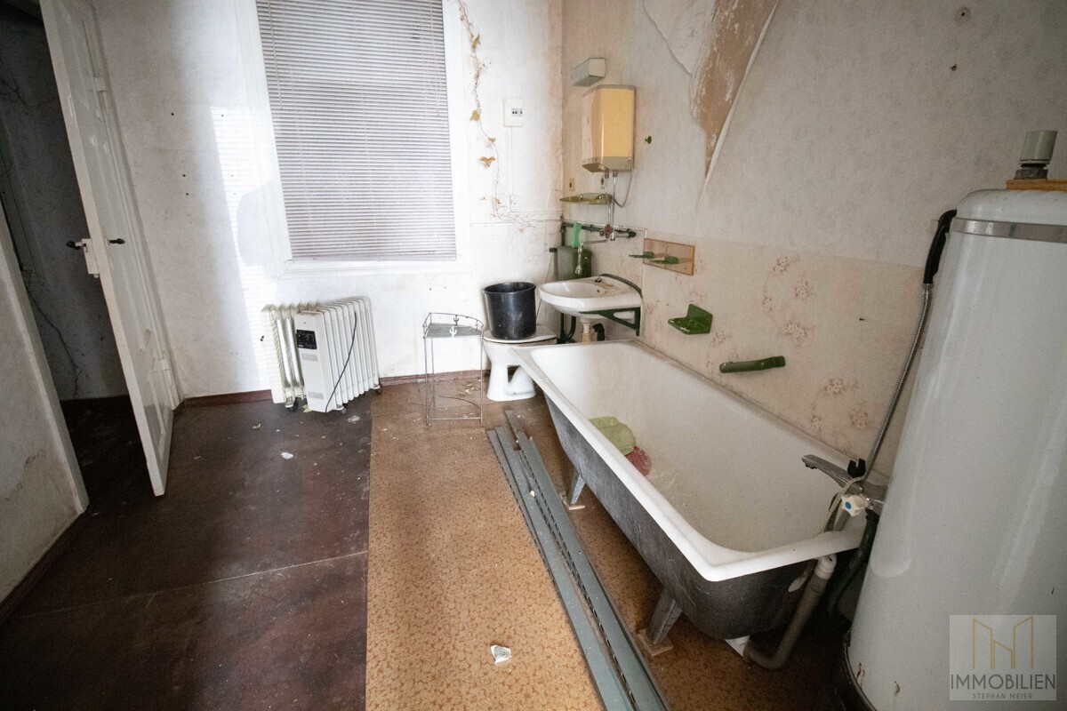Linker Eingang - Wohnung EG Bad