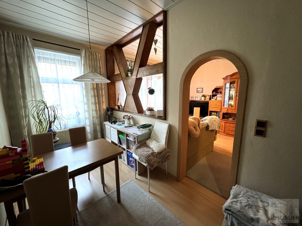 EG – Blick vom Essbereich ins Wohnzimmer