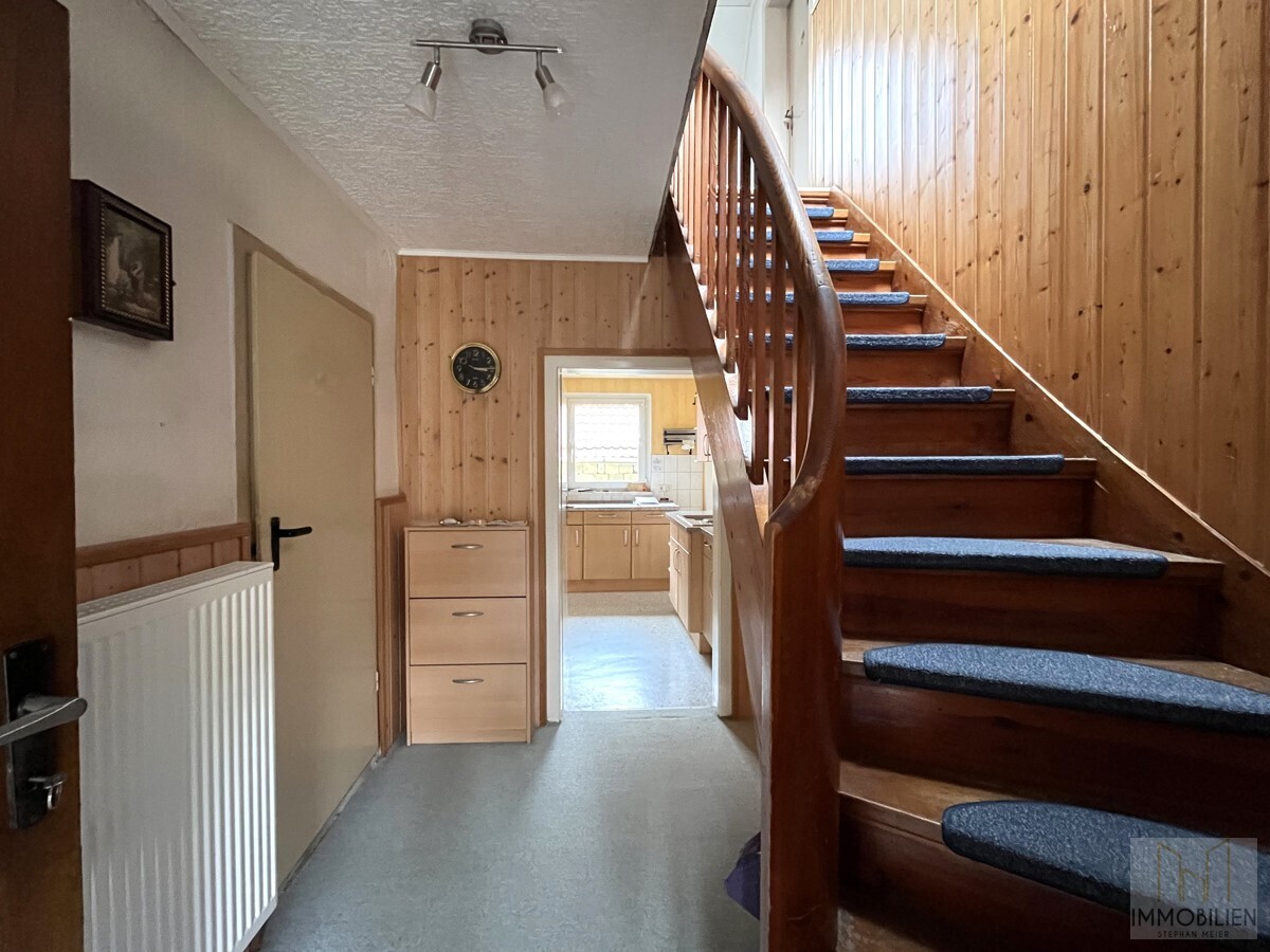 EG – Eingangsbereich mit Treppe zum OG