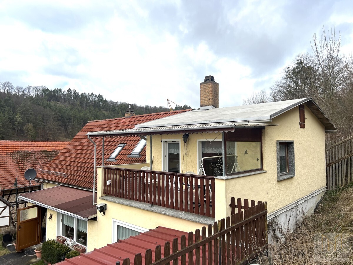 Blick vom Garten auf das Haus