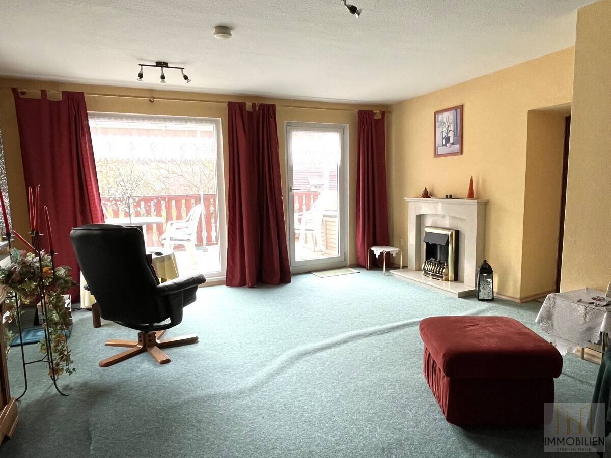 OG – Wohnzimmer mit Zugang zur Terrasse