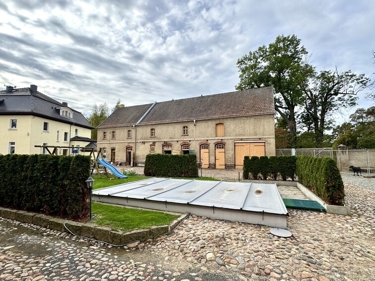 Pool_Innenhof