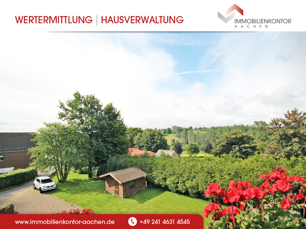 Blick von der 9m breiten, überdachten Loggia