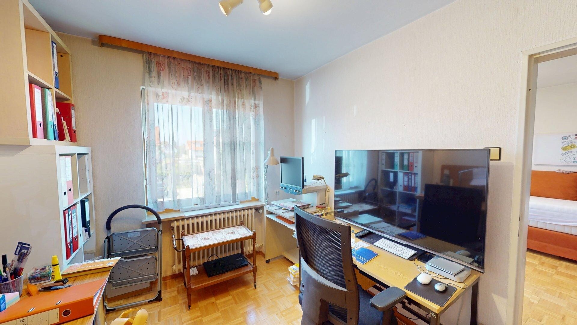 angrenzendes Büro OG 