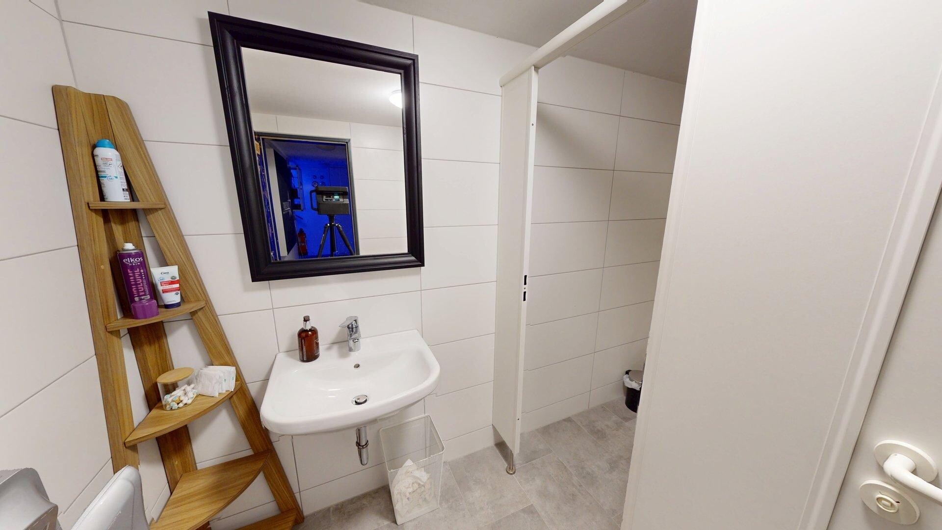 Damen-WC UG