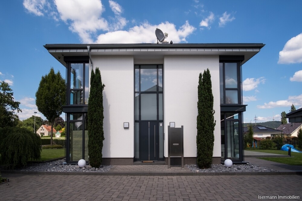 Pure Eleganz - Moderne Stadtvilla im Herzen von Steinhagen