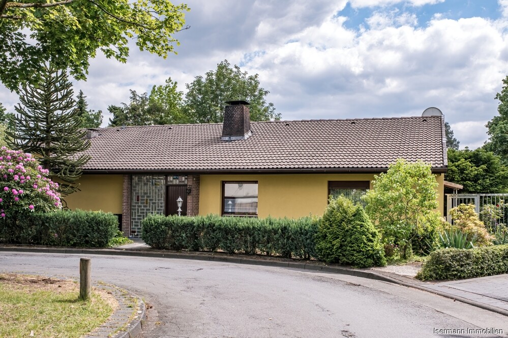 Großzügiger Bungalow mit großzügigem Garten in schöner Lage von Bielefeld-Sennestadt