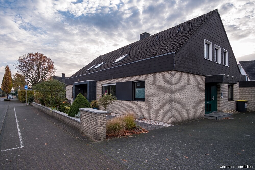 Großzügiges Zweifamilienhaus in Steinhagen