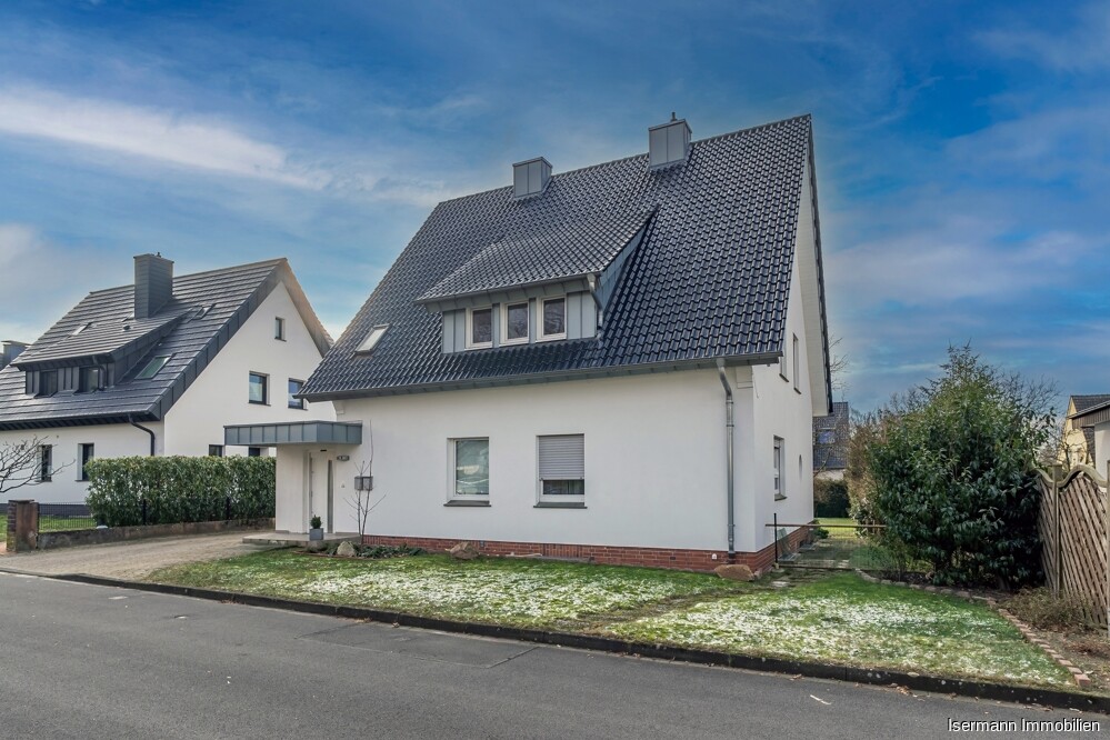Teilsaniertes Ein-/Zweifamilienhaus mit großzügigem Garten