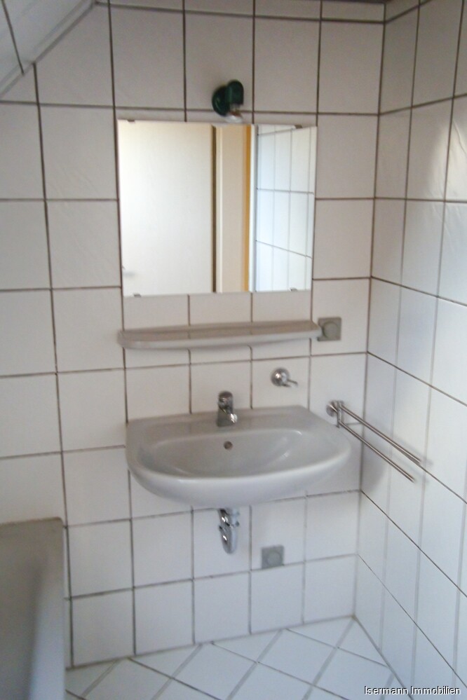 Ein Dachfenster sorgt für gute Belichtung.