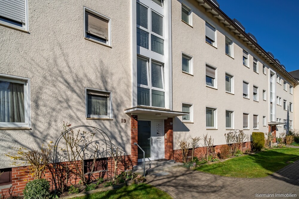 Schön geschnittene 3-Zimmer-Wohnung mit Balkon und privatem Garte