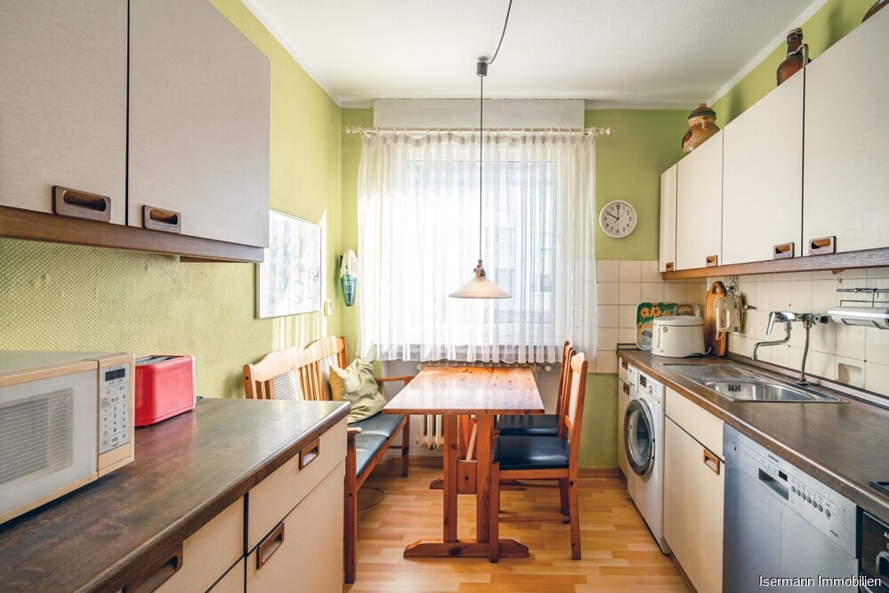 Die Küche verfügt über ausreichend Platz zum Kochen. 