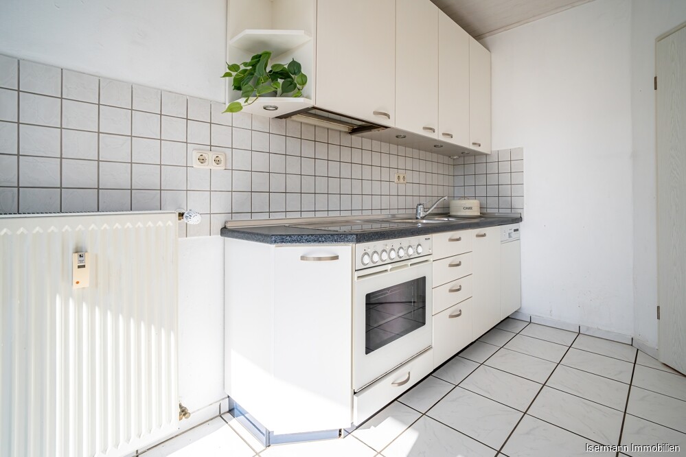 ... und bietet ausreichend Platz zum Kochen und Essen.