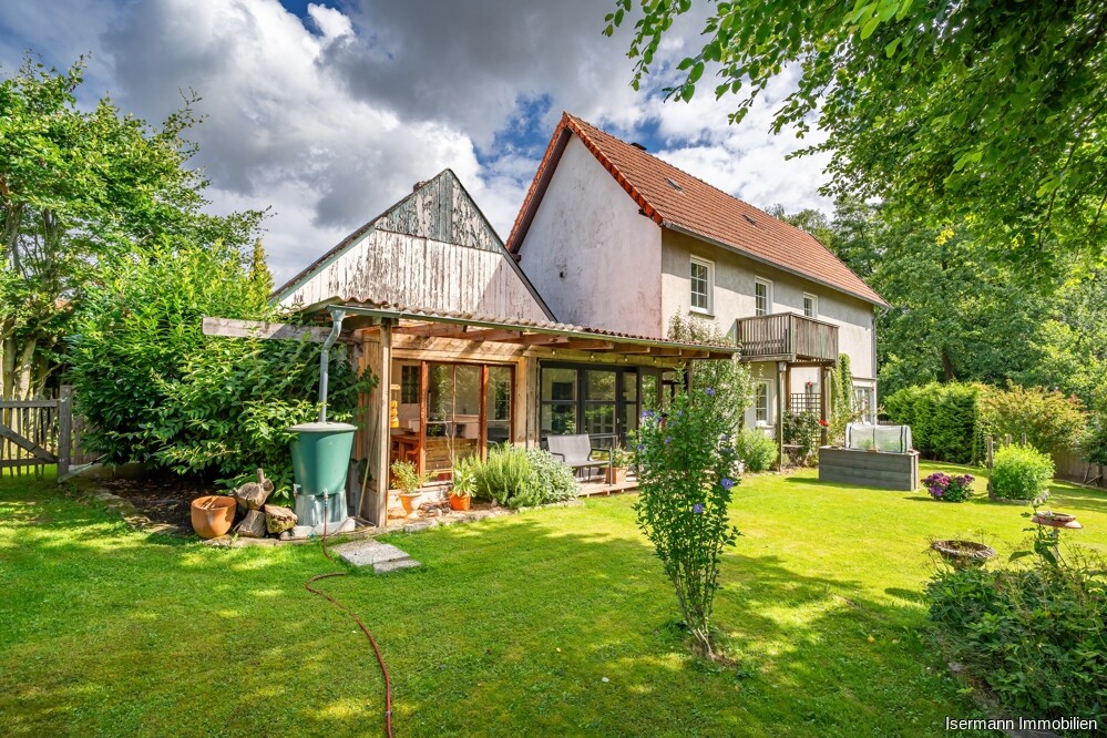 Terrasse und Balkon zeigen Richtung Süden und laden zum Sonnenbaden ein.