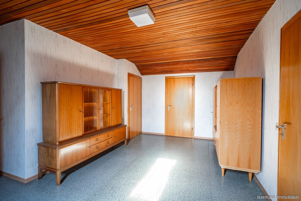 Der Flur im DG ist wohnlich ausgebaut.