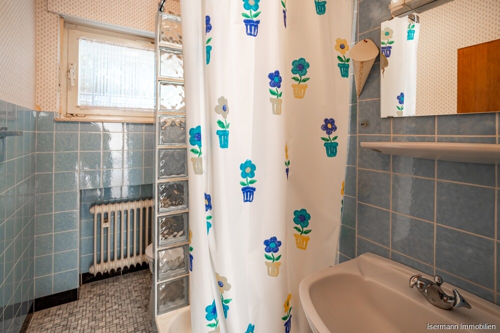 Bei Bedarf steht im KG ein Duschbad zur Verfügung.