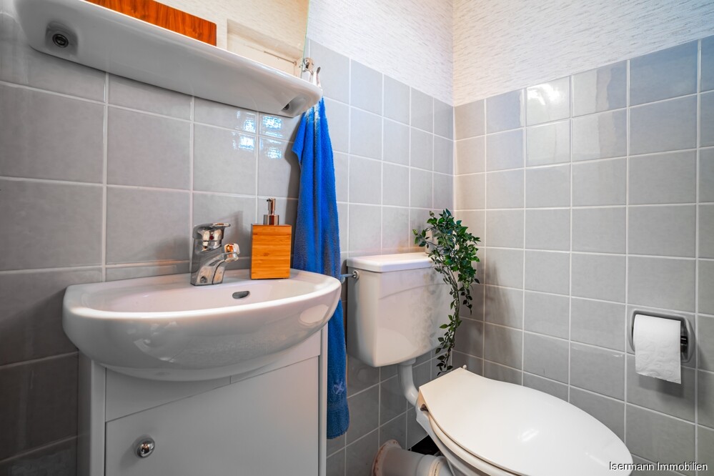 Für Gäste steht ein weiteres WC zur Verfügung.