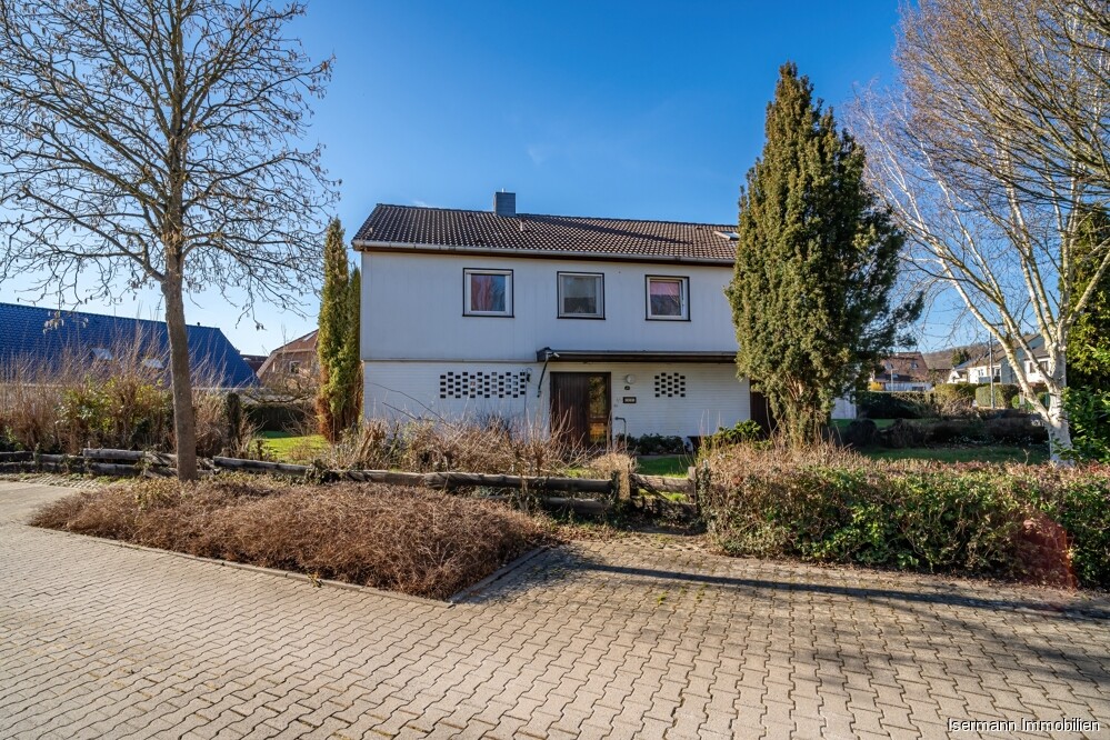 Einfamilienhaus mit Balkon, Terrasse und großem Gartengrundstück