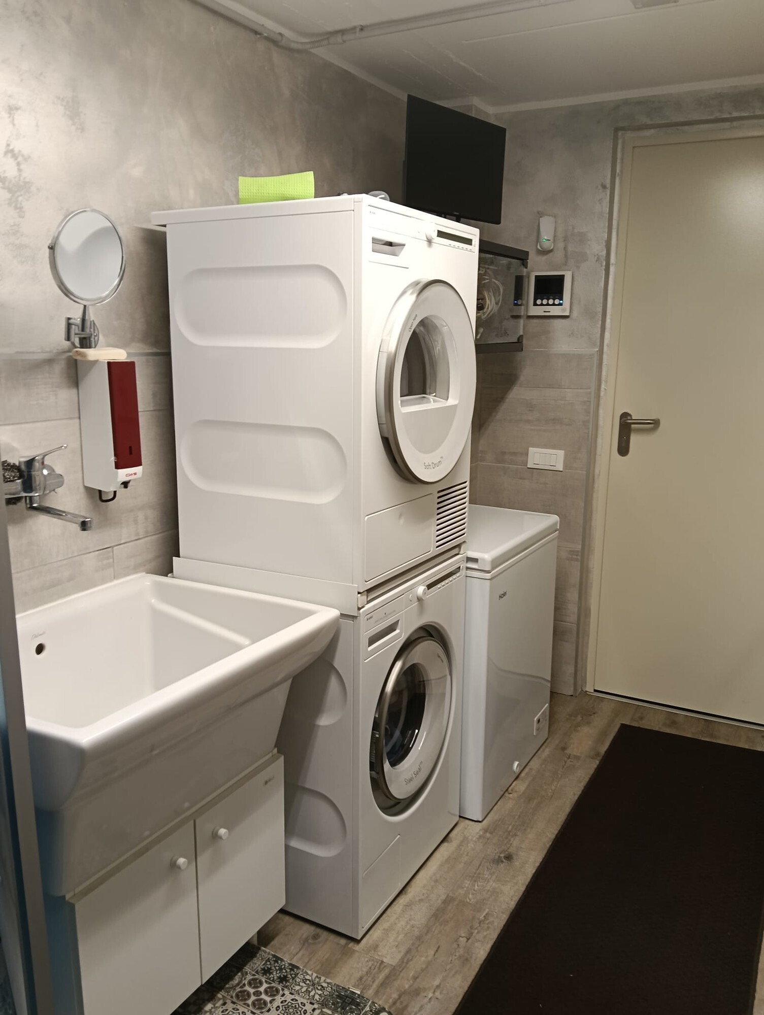 WhatsApp Image 2025-03-21 at 18.34.03 (1)