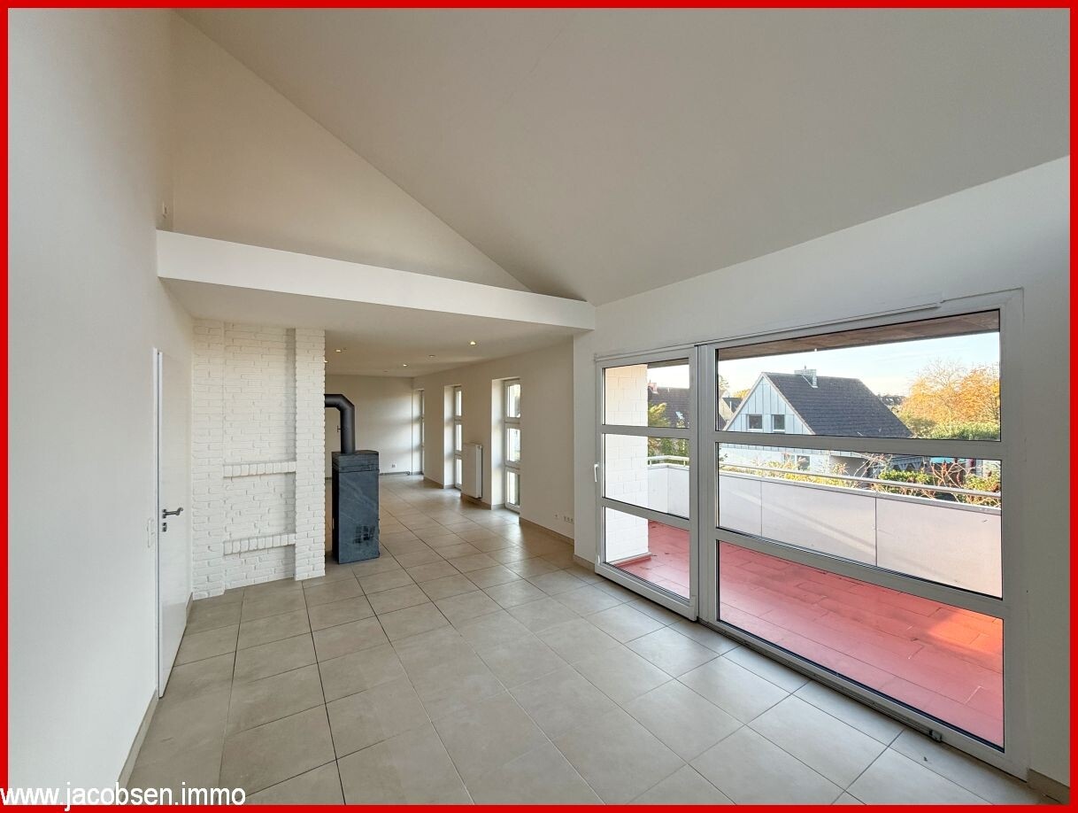Essbereich mit Zugang zum Balkon im Balkongeschoss