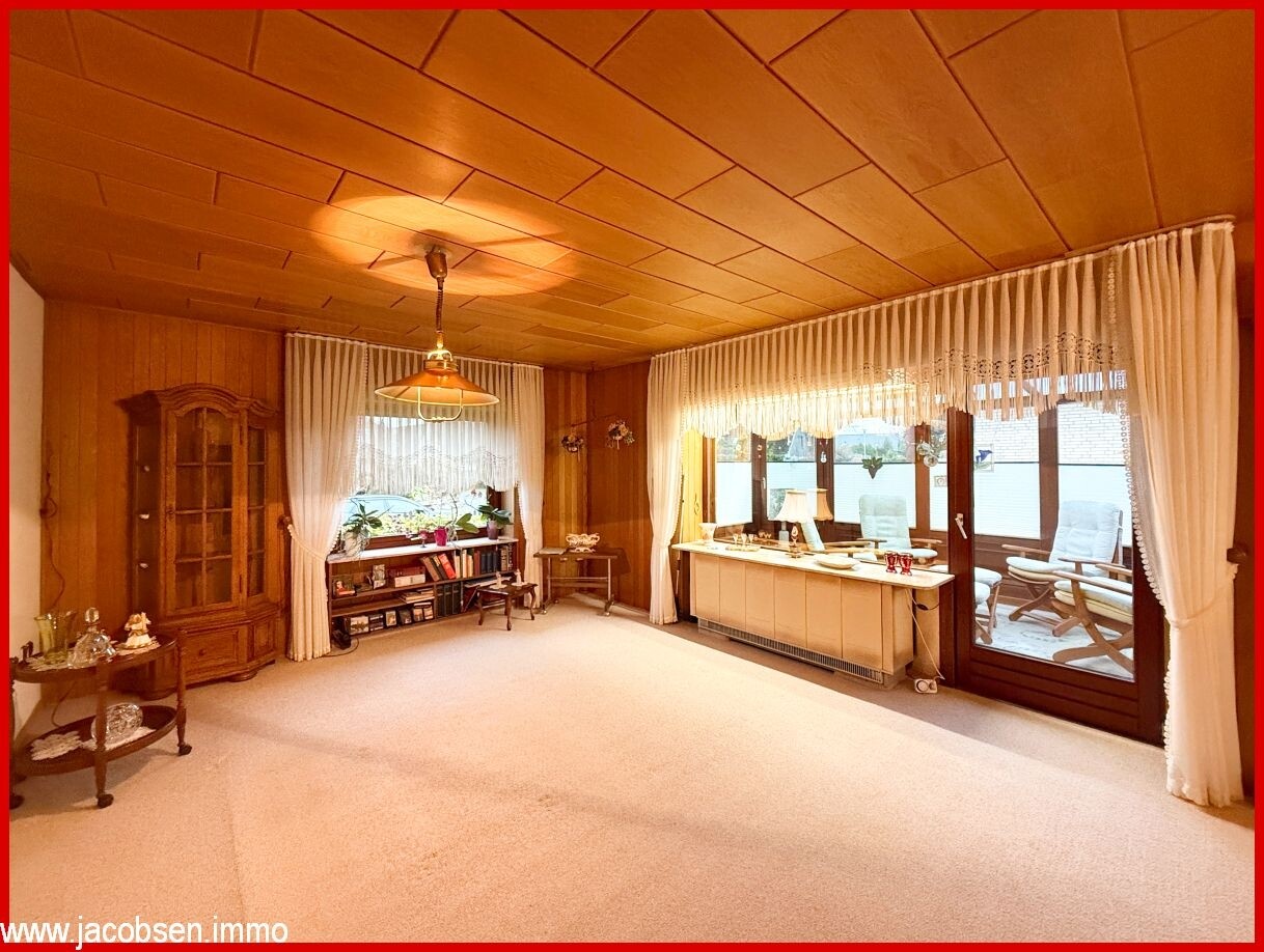 Wohnbereich mit Zugang zum Wintergarten