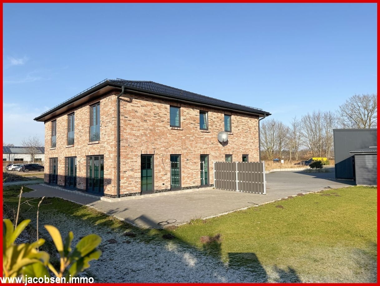 Wohnhaus Südansicht mit Terrasse