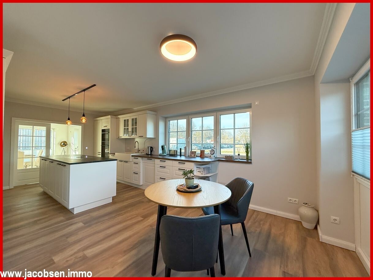 Erdgeschoss - Küche mit Essbereich