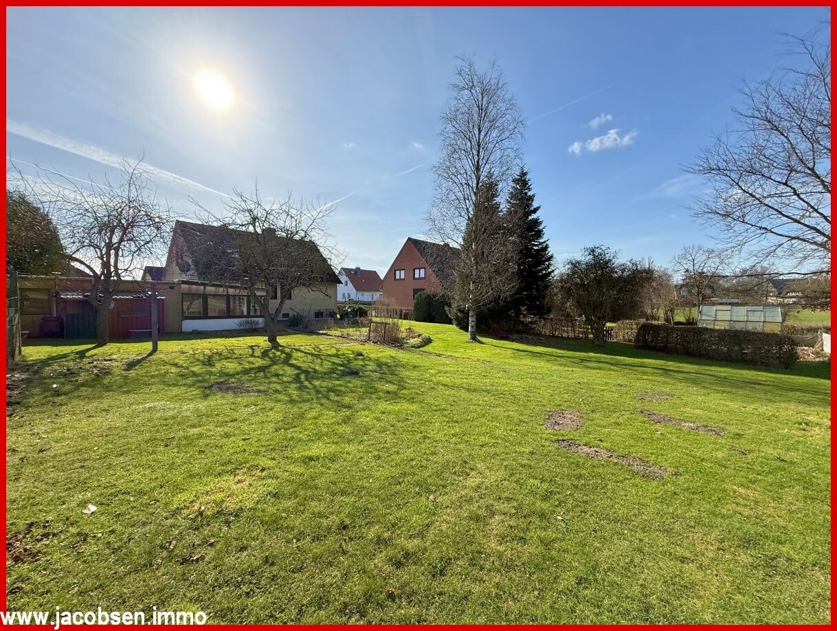 Blick vom Garten zum Haus