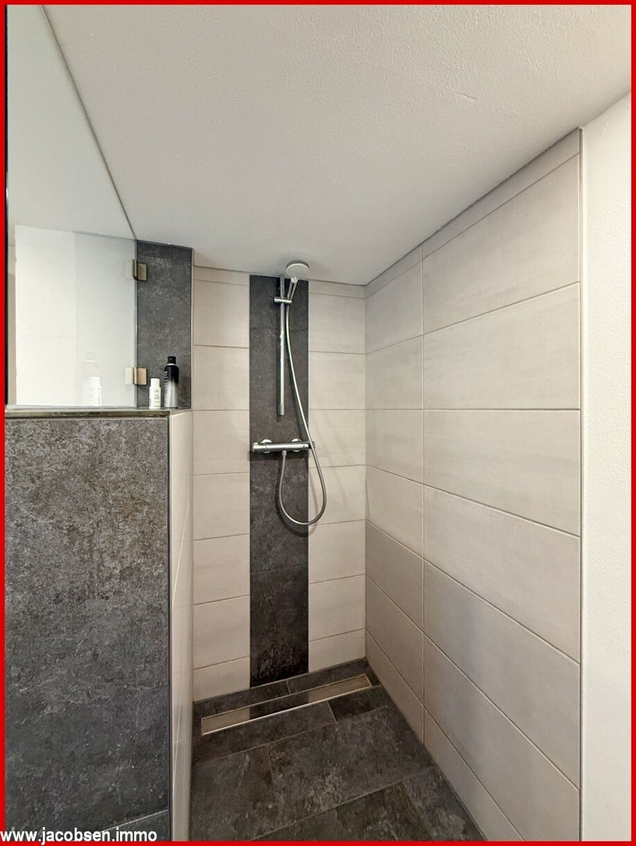 Dusche im Badezimmer