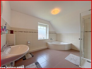 Badezimmer im Dachgeschoss