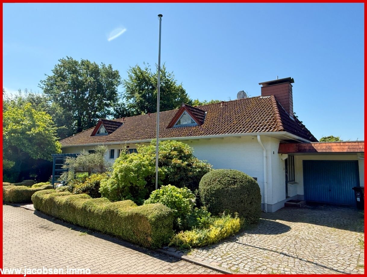 Nordansicht mit Garage